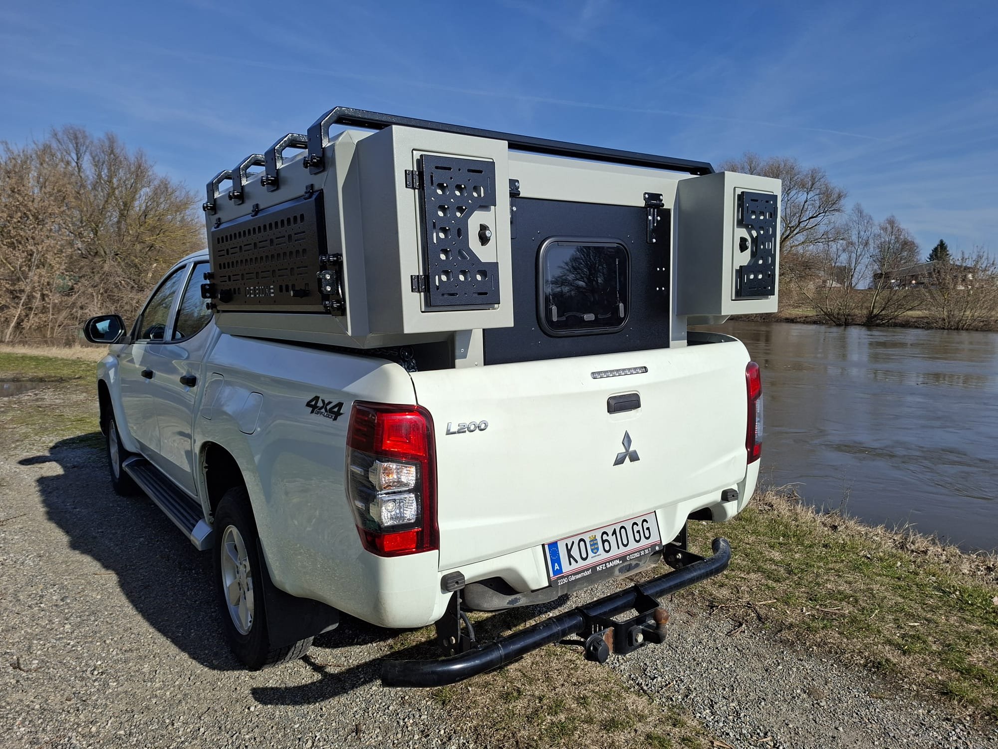 Demountable DEBOXS universal pickup storage system. Featuring integrated roof bars for roof cargo such as ladders, or rooftop tents, this rugged adventure and work canopy replacement offers a non-invasive mounting system that protects vehicle lease r