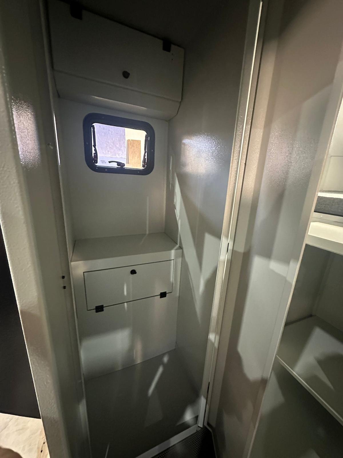 Decamp Bigbox, Trailchasers, truck camper, slide-in camper, overland camper, off-road camper, pickup camper shell, Demountable Camper. The Decamp Bigbox turns your pickup into a high-performance overland machine. Discover the full range at Trailchase