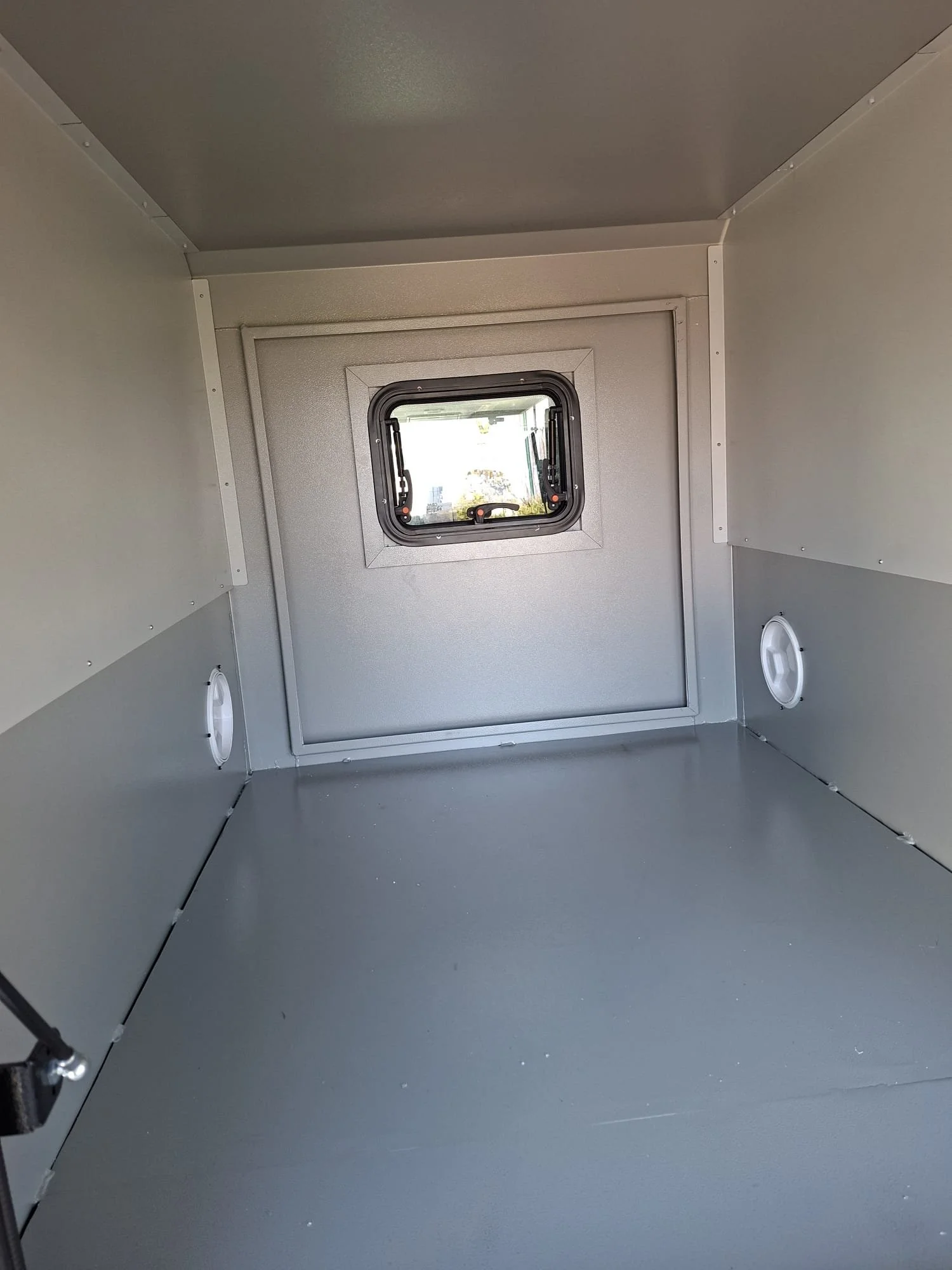 Demountable DEBOXS universal pickup storage system. Featuring integrated roof bars for roof cargo such as ladders, or rooftop tents, this rugged adventure and work canopy replacement offers a non-invasive mounting system that protects vehicle lease r