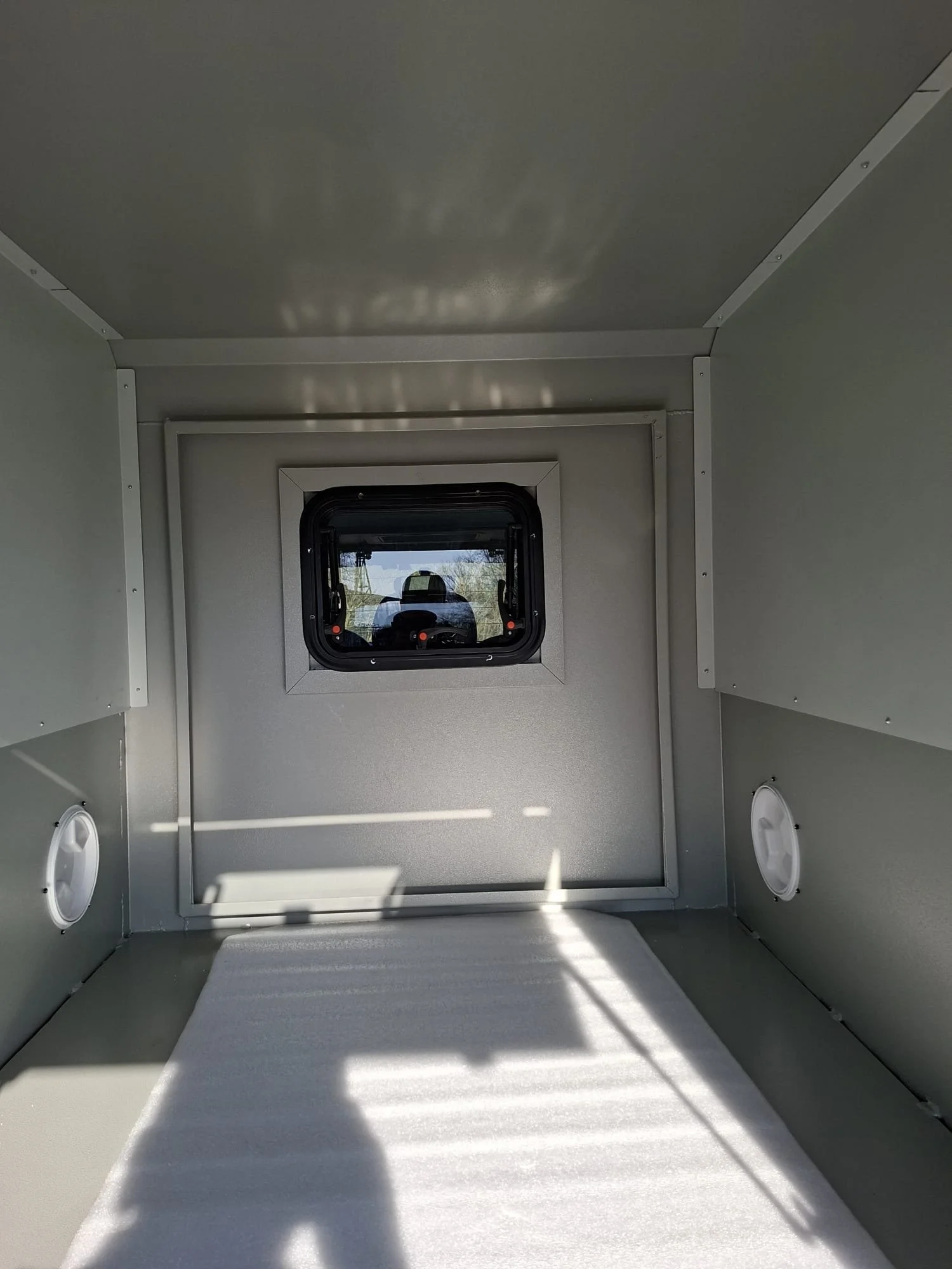 Demountable DEBOXS universal pickup storage system. Featuring integrated roof bars for roof cargo such as ladders, or rooftop tents, this rugged adventure and work canopy replacement offers a non-invasive mounting system that protects vehicle lease r