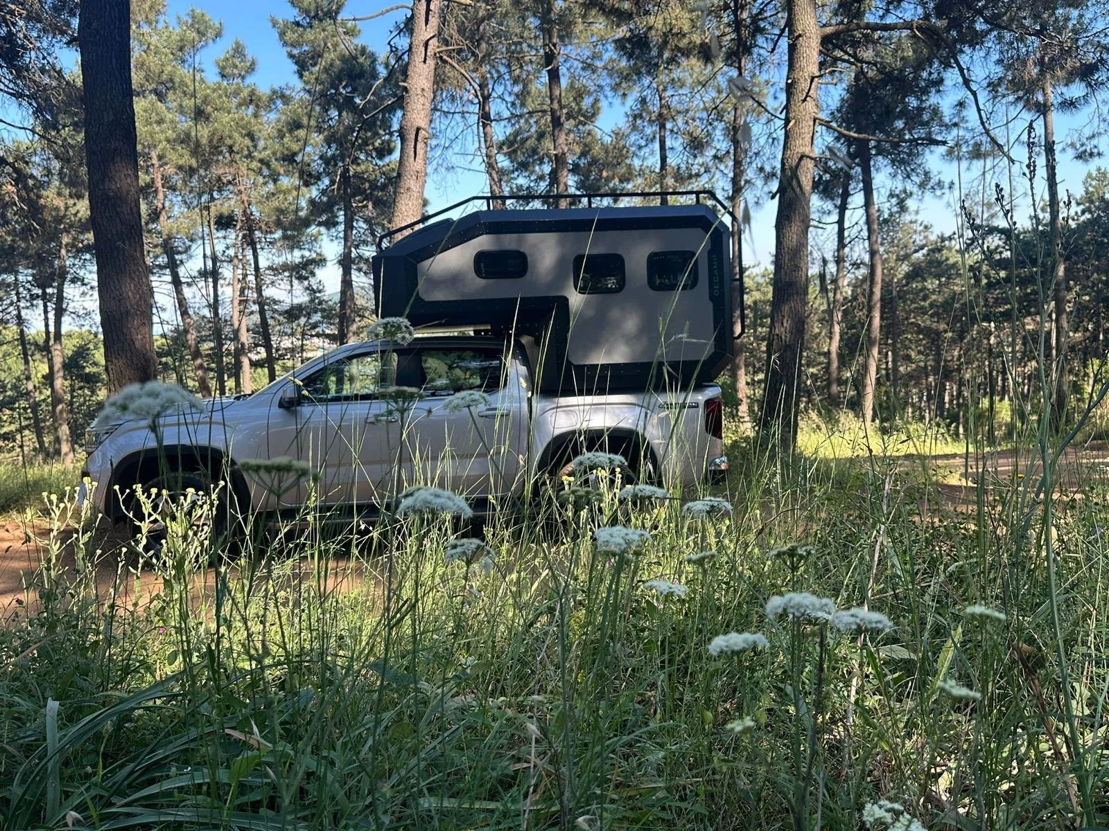 Decamp Bigbox, Trailchasers, truck camper, slide-in camper, overland camper, off-road camper, pickup camper shell, Demountable Camper. The Decamp Bigbox turns your pickup into a high-performance overland machine. Discover the full range at Trailchase