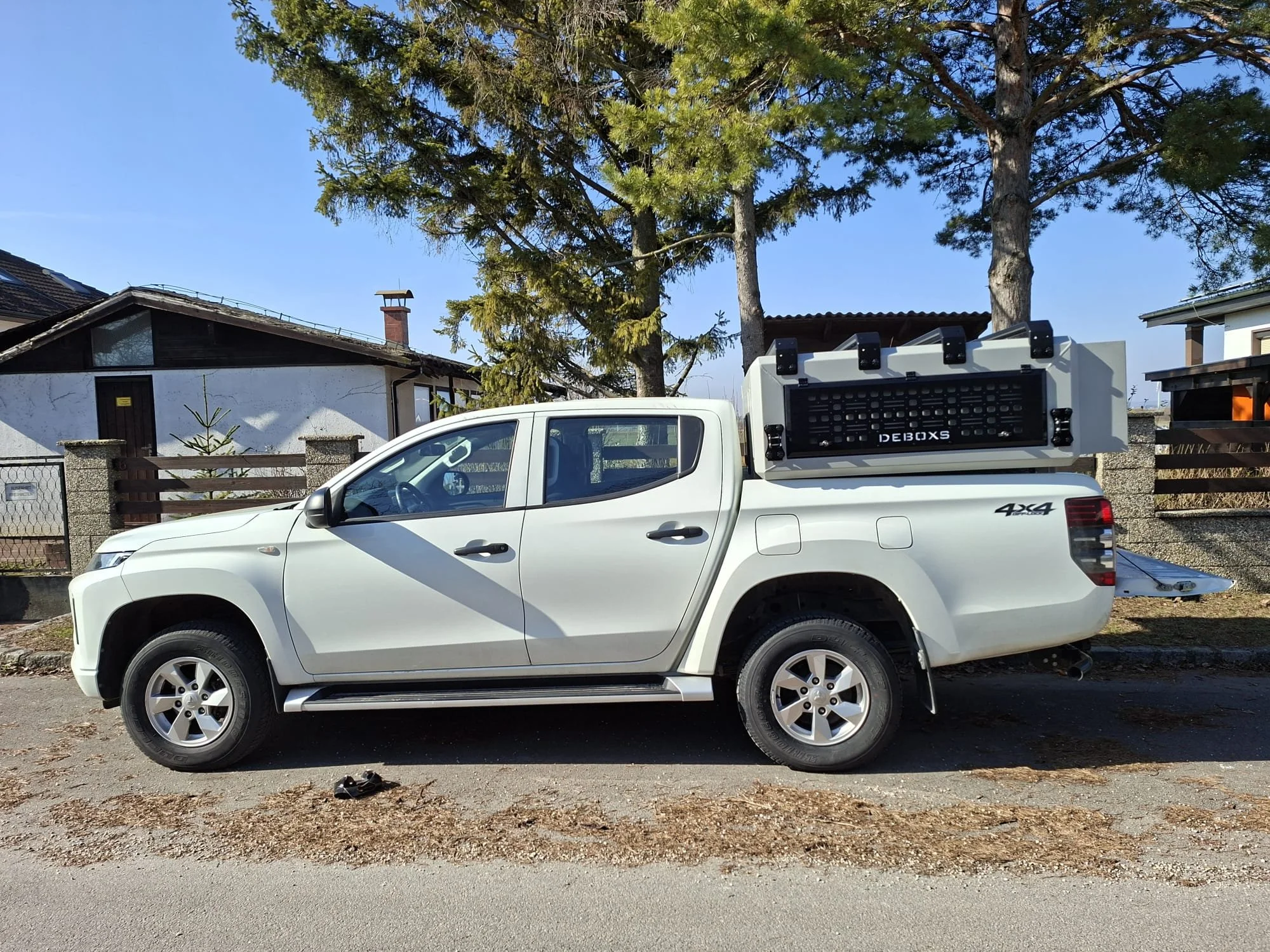 Demountable DEBOXS universal pickup storage system. Featuring integrated roof bars for roof cargo such as ladders, or rooftop tents, this rugged adventure and work canopy replacement offers a non-invasive mounting system that protects vehicle lease r