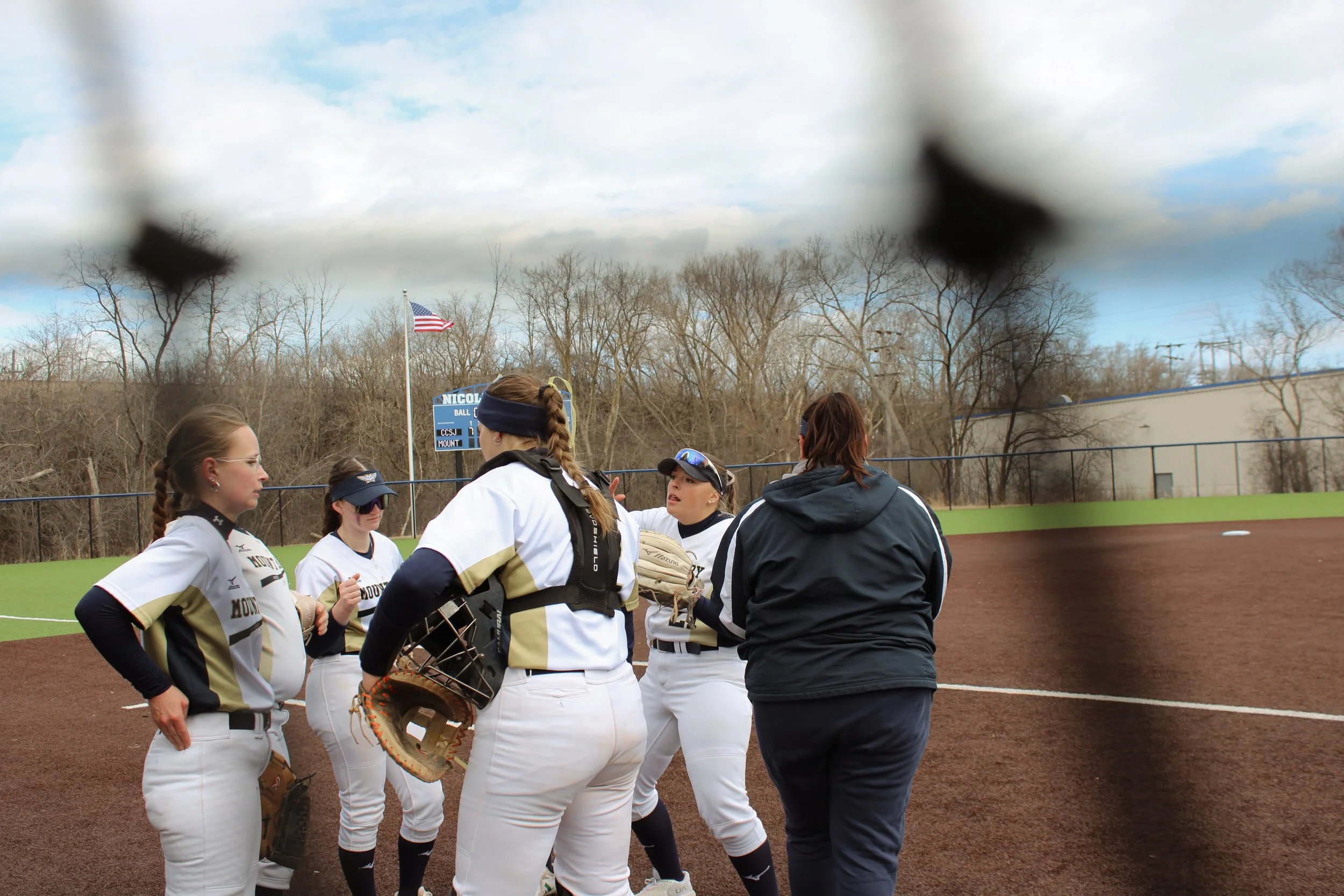 Ayja Cushman, Amanda Nance, Ava Flannery, Kylie Kluck & Coach Roop 