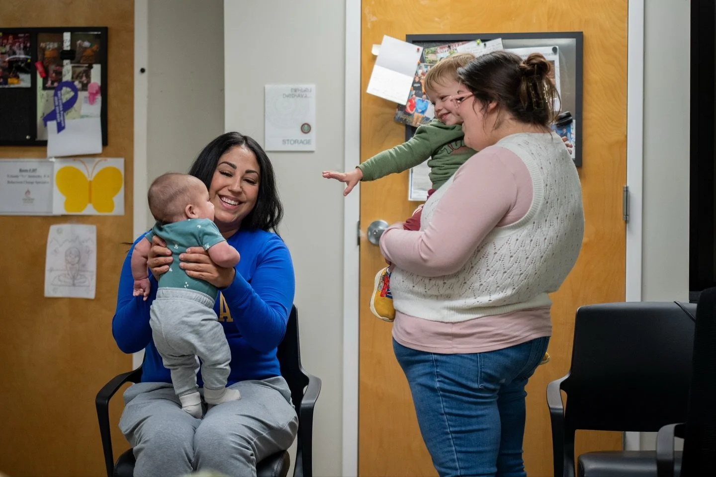 What a beautiful evening at our November Mothers Gathering!
November 18th was filled with learning, gratitude, and connection. We were honored to hear presentations on traditional baby carrying, a practice rich with culture, meaning, and strength. It