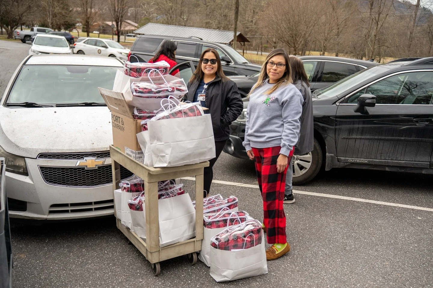 We are grateful to Dogwood Health Trust for funding our partnership with the Eastern Band of Cherokee Indians to care for homebound elders. On December 18, 2025, volunteers delivered microwaveable meals and a couple of Christmas gifts. With coordinat