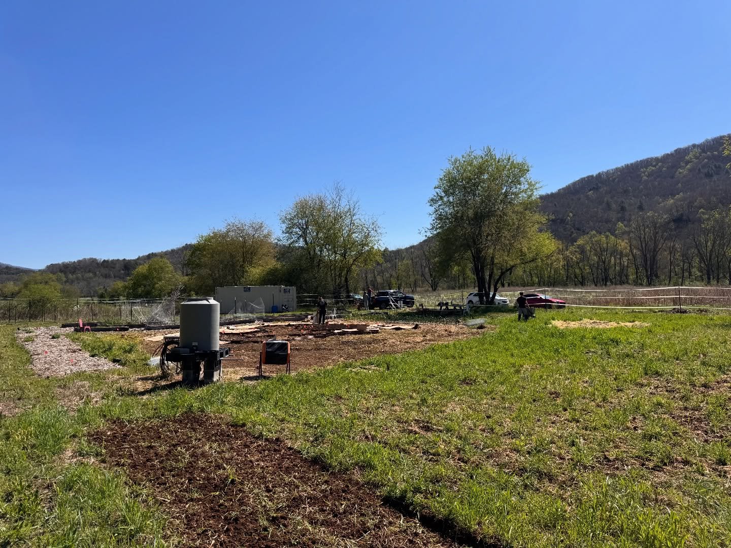On Tuesday the 7th, we had some amazing support in the garden! Sgi to our volunteers from HIGHTS for your time and hard work, we truly appreciate you. Sgi also to Councilman Bo Crowe for volunteering to till our field, and to the Wolf Town Community 