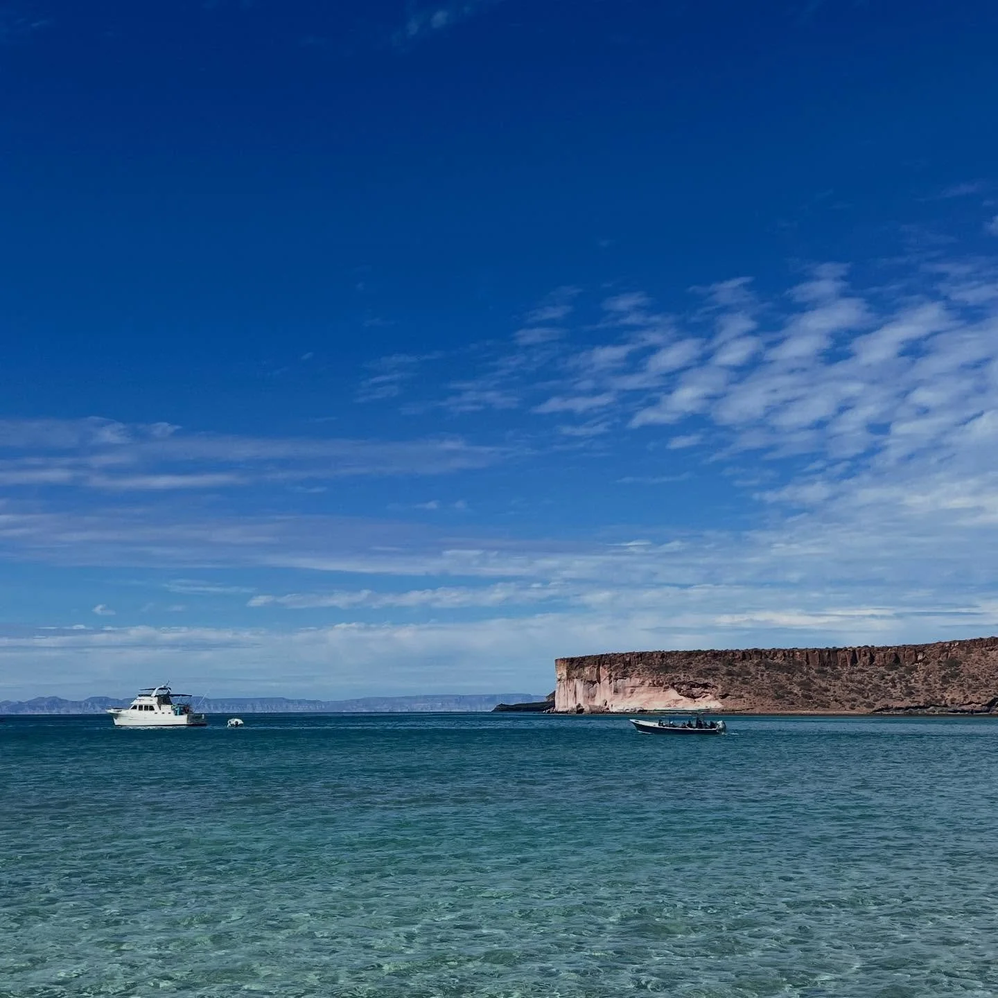Yesterday felt unreal.
We took a boat from La Paz out to Esp&iacute;ritu Santo&mdash;turquoise water, empty beaches, and the kind of quiet you don&rsquo;t find easily anymore. We snorkeled over reefs, swam alongside curious sea lions, and wrapped the