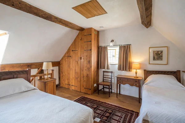 bushcottage-interior-twinbedroom-600x400.jpg