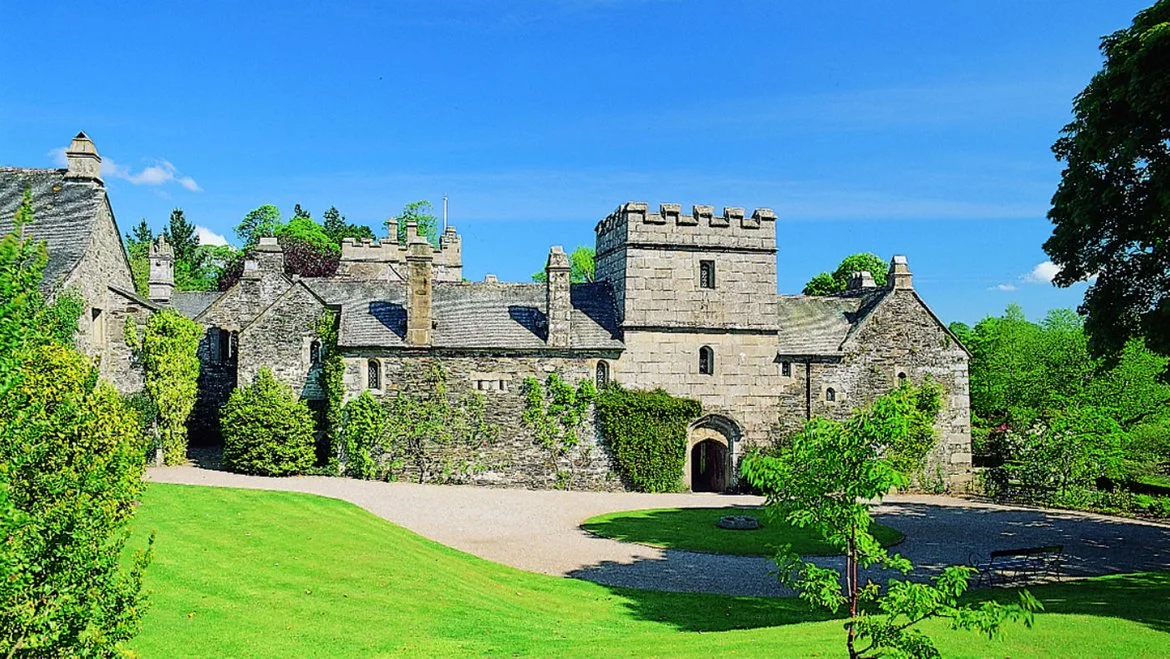 1hallcourtexterior2nationaltrust.jpg