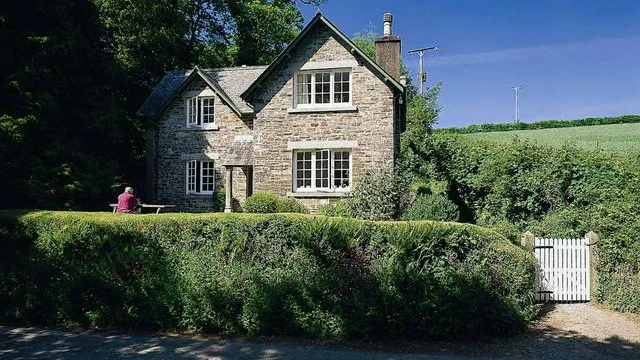 ElbowCottageExterior1400x788.jpg