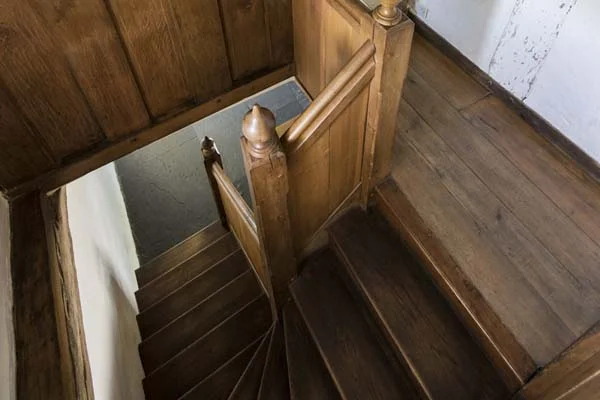 dolbelydr-interior-stairs-600x400.jpg