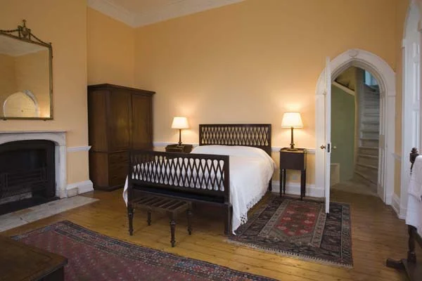 clythacastle-interior-bedroom-600x400.jpg