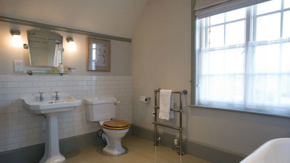 killertonparkcottagekillertonbathroom4mikehenton.jpg