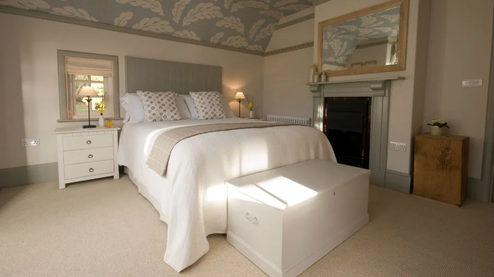 killertonparkcottagekillertonmasterbedroom5mikehenton.jpg