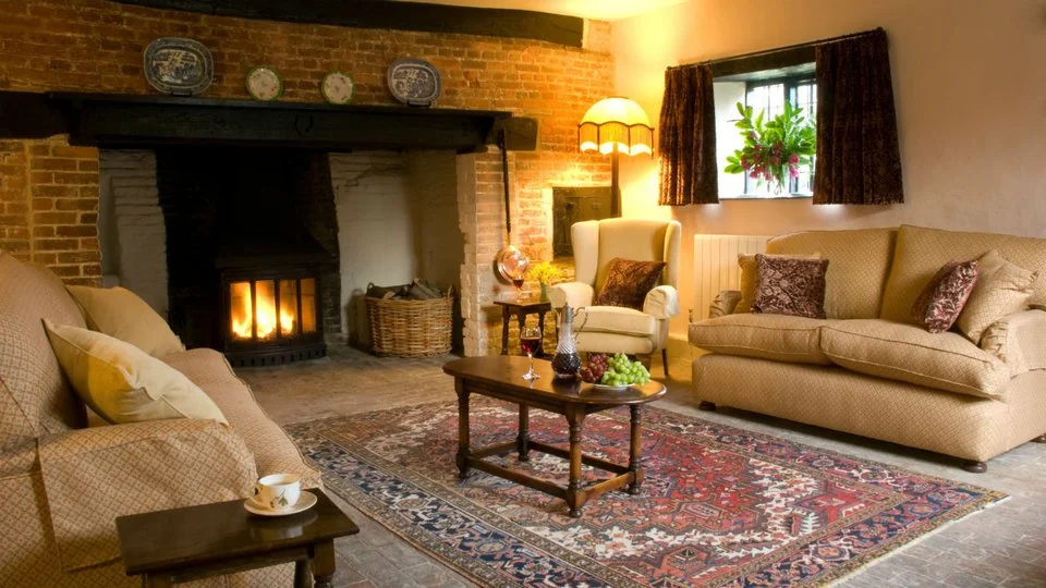 5emleyfarmhousereceptionroom2mariannewanstall2010.jpg