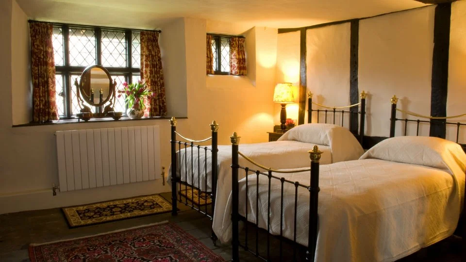 11emleyfarmhousetwinbedroom11mariwanstall2010.jpg