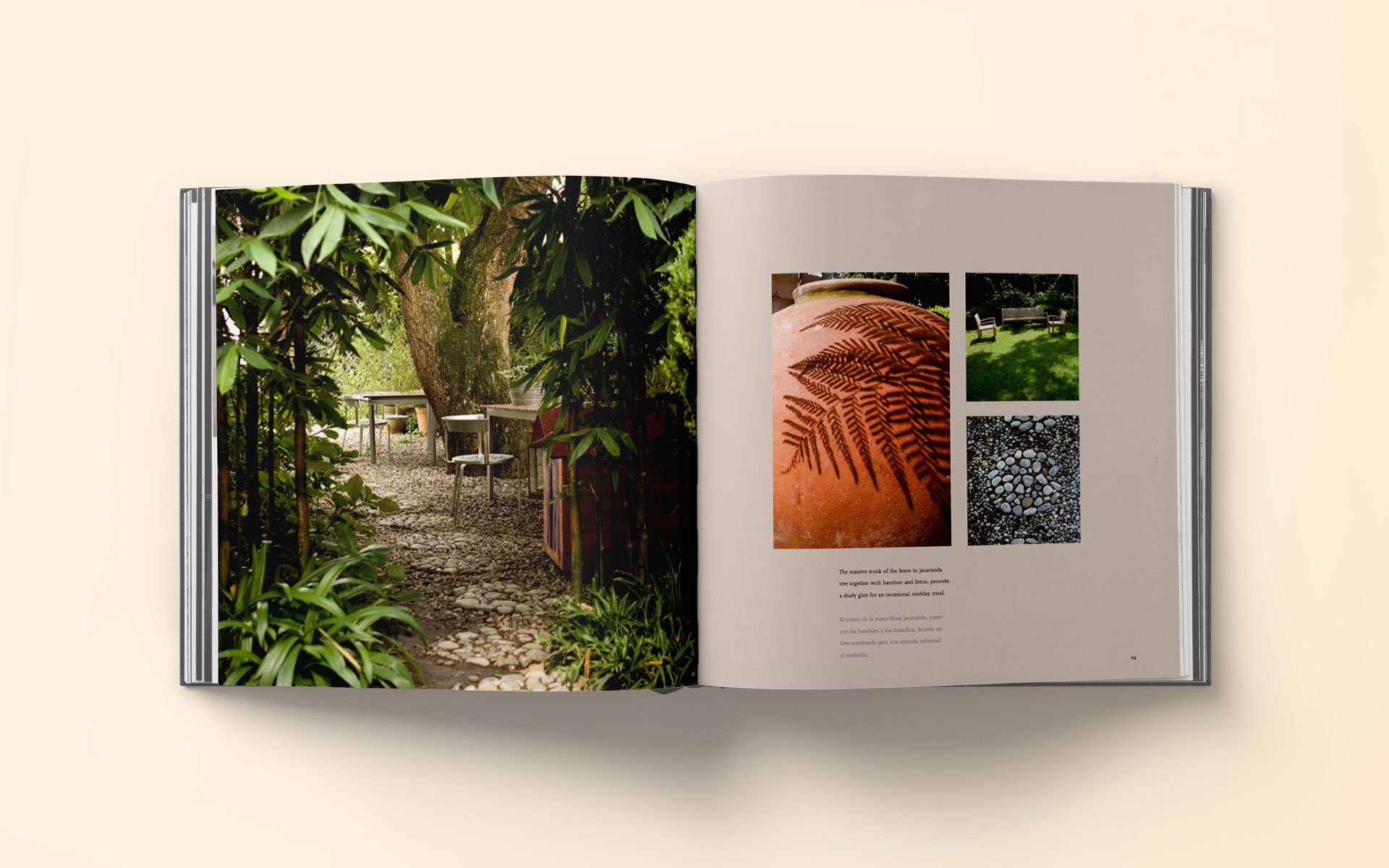 Libro abierto con fotografías de un jardín con árboles y caminos, y detalles de cerámicas y plantas decorativas.