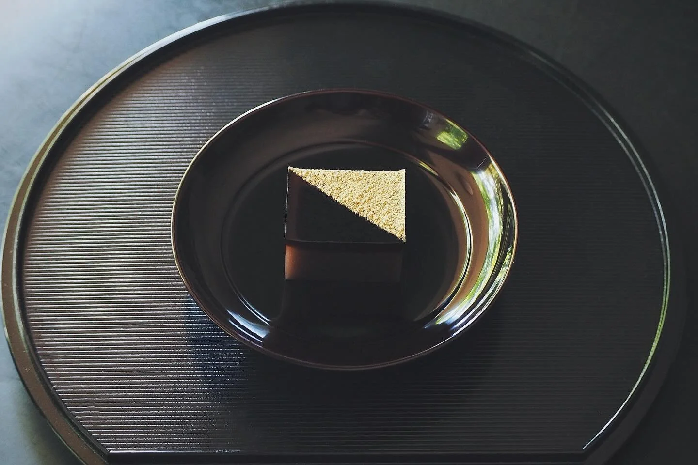 June wagashi @kettltea 

&ldquo;Bakushū&rdquo; (&ldquo;Barley Harvest&rdquo;) / 「麦秋」

Azuki yōkan and mugi (barley) jelly, topped with toasted hattaiko (oat flour).

The ancient Japanese calendar or &ldquo;Koyomi&rdquo; divides the year into 24 seaso