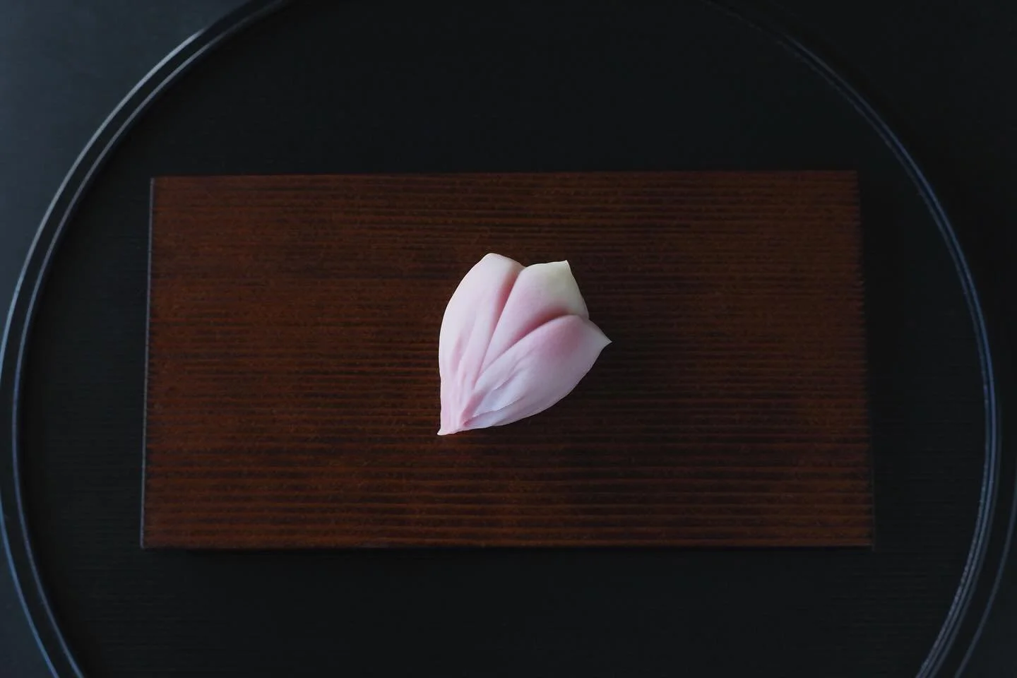 &ldquo;Magnolia&rdquo; blossoms @kettltea 

 #mokuren #magnolia #木蓮 #モクレン #seasonalwagashi #季節の和菓子 #aprilwagashi #四月の和菓子 #springtimeinthecity #wagashi #和菓子 #ogawagashi #おがわがし #kettl #kettltea #mogmoglic #kyotonyc