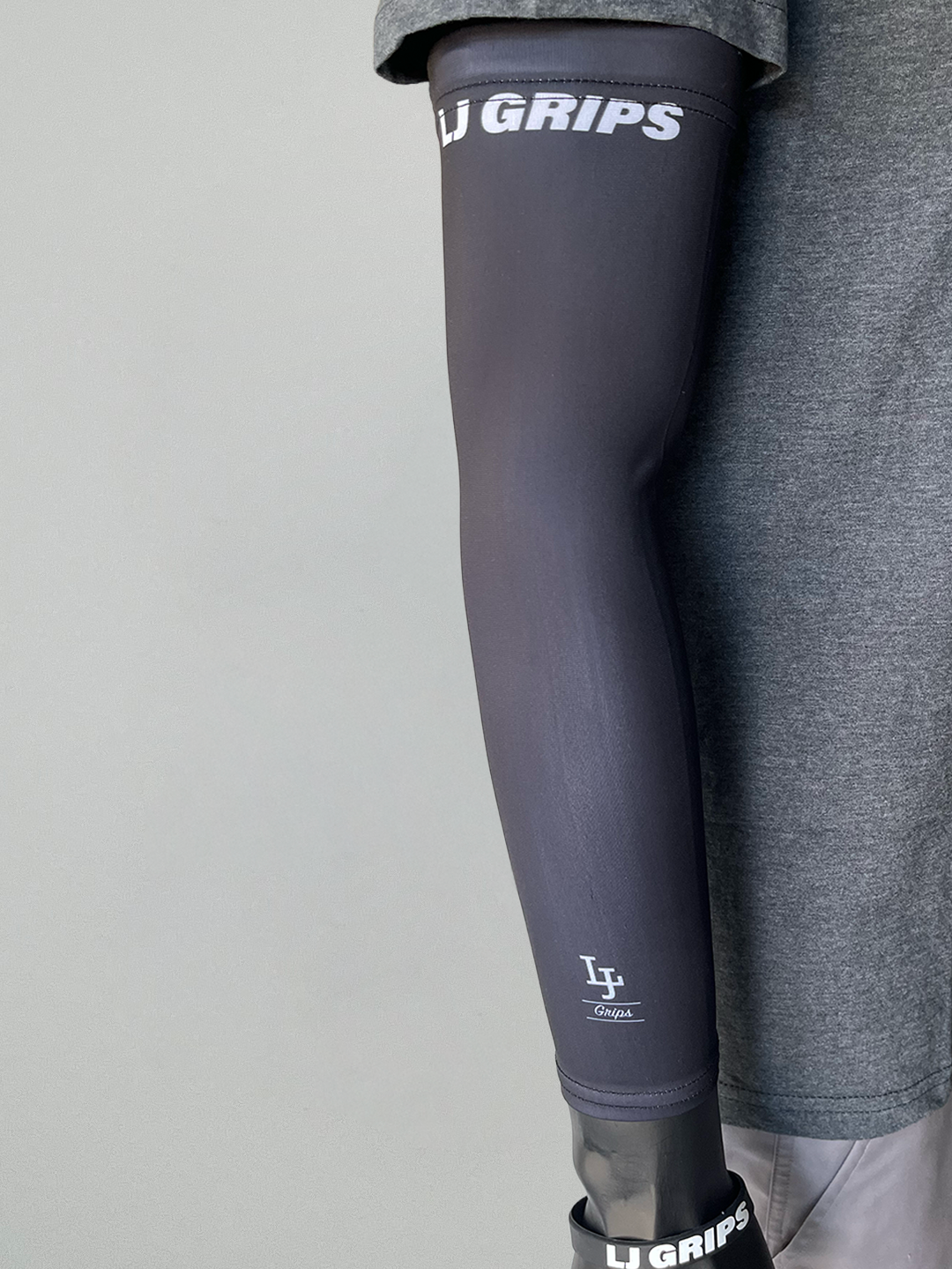 blackarmsleeve.png