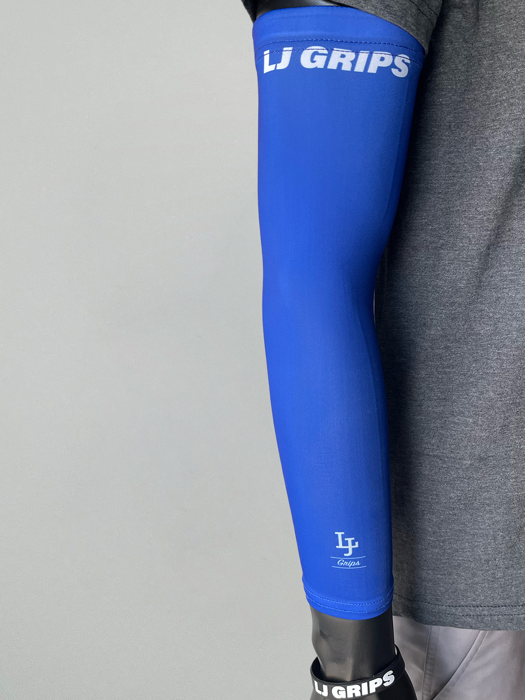 bluearmsleeve.png
