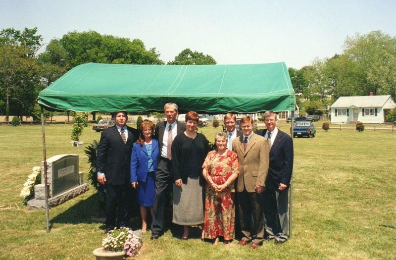 copy_0_bradshaw-family-at-johns-funeral