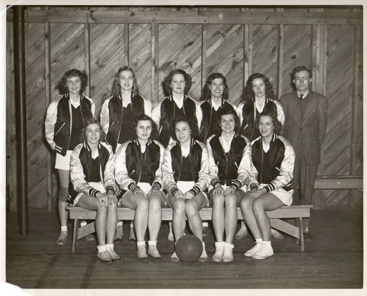 copy_0_chuckatuck-outside-basketball-team-