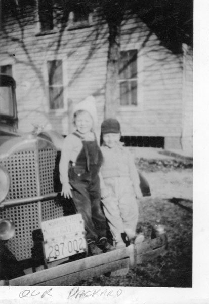 copy_0_drex-and-rlhetta-and-1931-packard-img952
