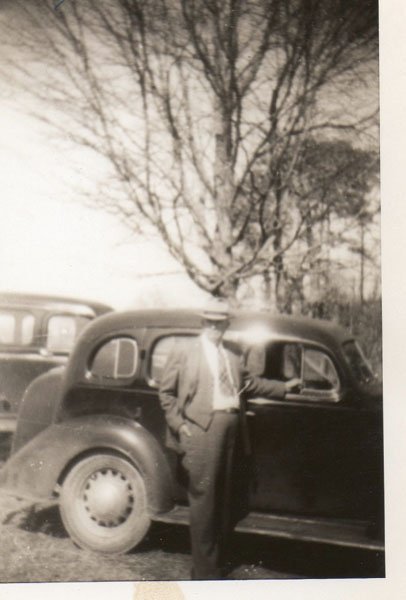 copy_0_grandaddy-bradshaw-and-his-1936-chevrolet-img950