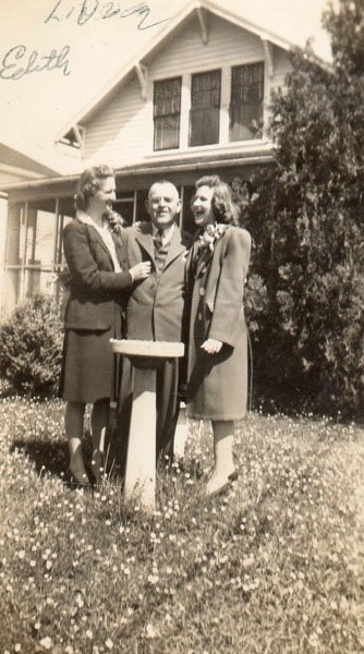 copy_0_img003-dottie-livesay-and-edith