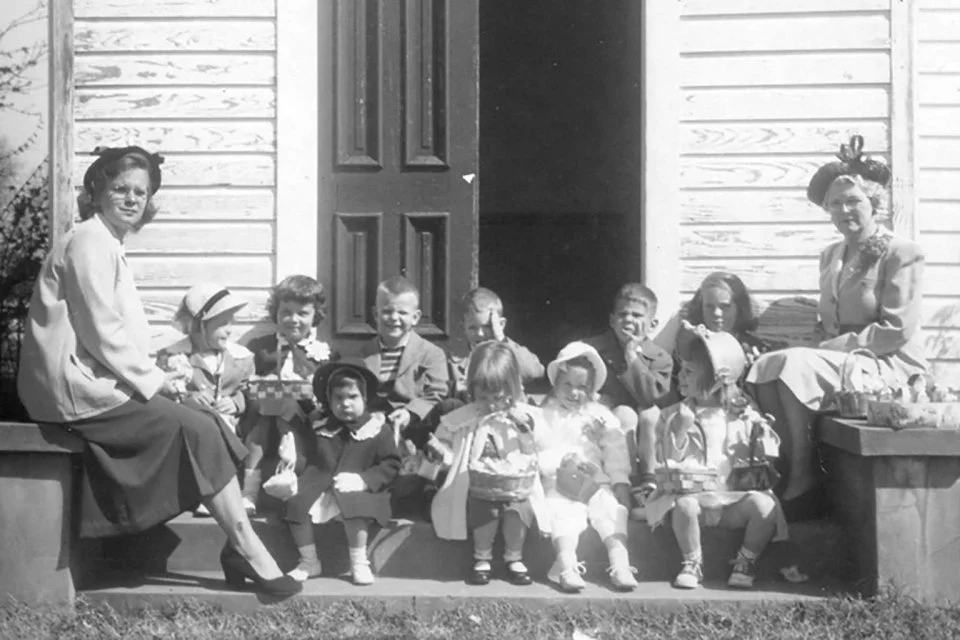 emma-spady-and-mrs-gilliam-with-kids-at-easter-1946-drex-bradshaw-3rd-from-left-img349.jpg-nggid041467-ngg0dyn-960x640x100-00f0w010c011r110f110r010t010.jpg