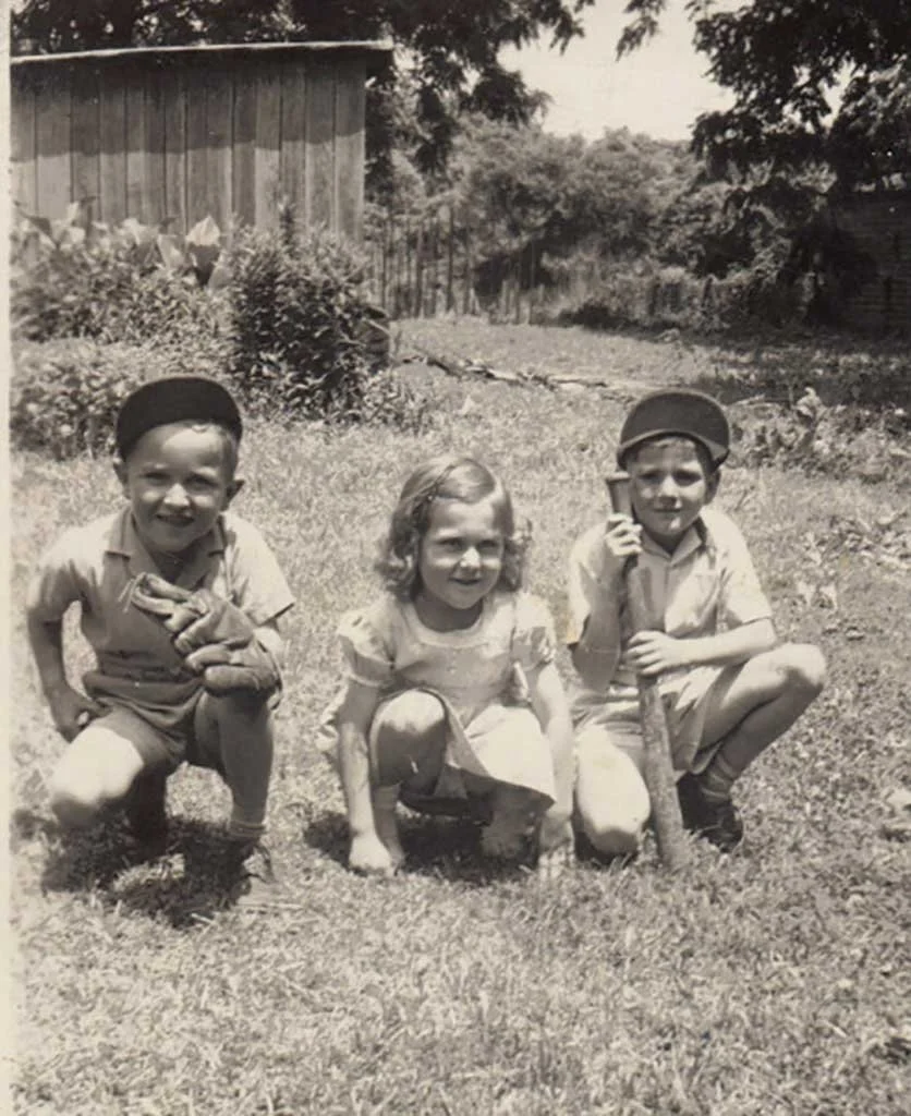  Jack and Janet Knight with first cousin Raymond Knight Jack and Janet’s mother was Hulda Kelly Knight.  Knight family photo 