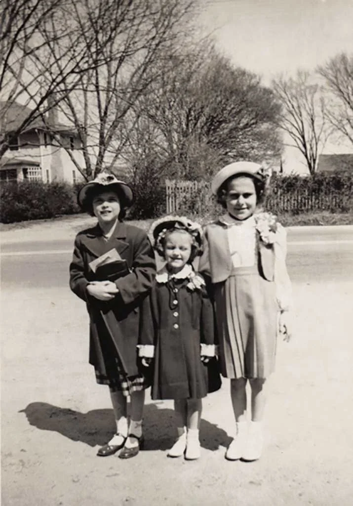  ?                 Betty Sue Knight and Janet Knight; Eley house in background      Kelly Family photo 