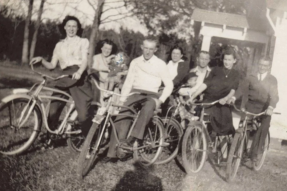  Kelly and Knight families with friends - ca 1944 2nd from left - Hulda holding Janet. Second from right - Irene Knight  Knight family photo 