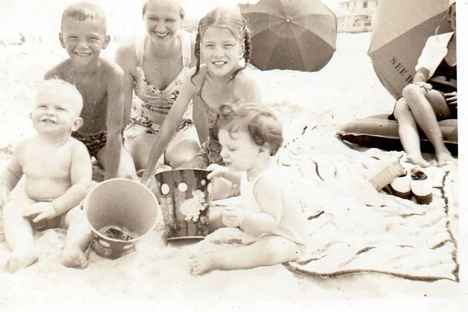  Dwight, Drexel and Dorothy Bradshaw on left. Baby - Susan Moore  Moore family photo 