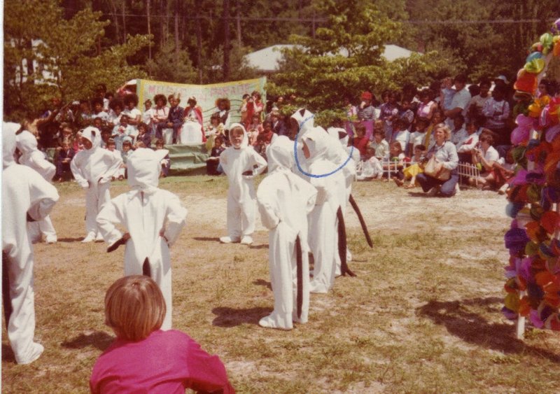 Oakland Elementary School May Day - Kindergarten students - 1976 Lynn Rose photo John Rose marked with blue circle