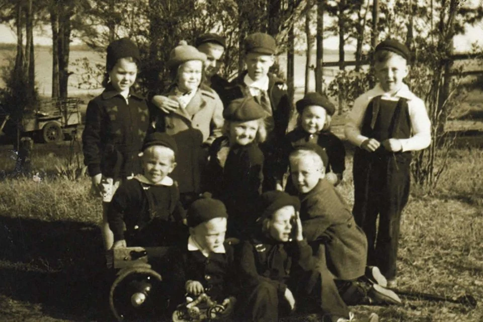  Children on Raine Farm circa 1939 