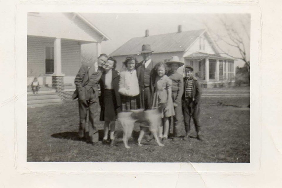  john-aunt-katherine-betty-mr-rippey-katie-bill-and-frank-richardson 