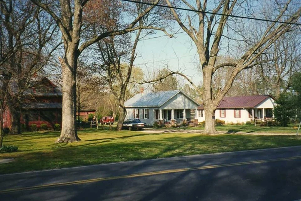  Houses to the right of  B. W. Godwin's home: The Rippey family lived in the 2 story house to the left.  L. Rose photo 