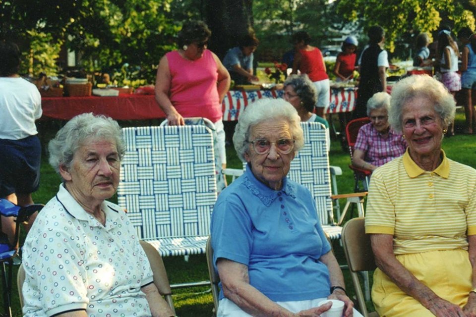whitley-july-picnic-mabel-tucker-brommie-lillian-jorddanimg067.jpg-nggid042536-ngg0dyn-960x640x100-00f0w010c011r110f110r010t010.jpg
