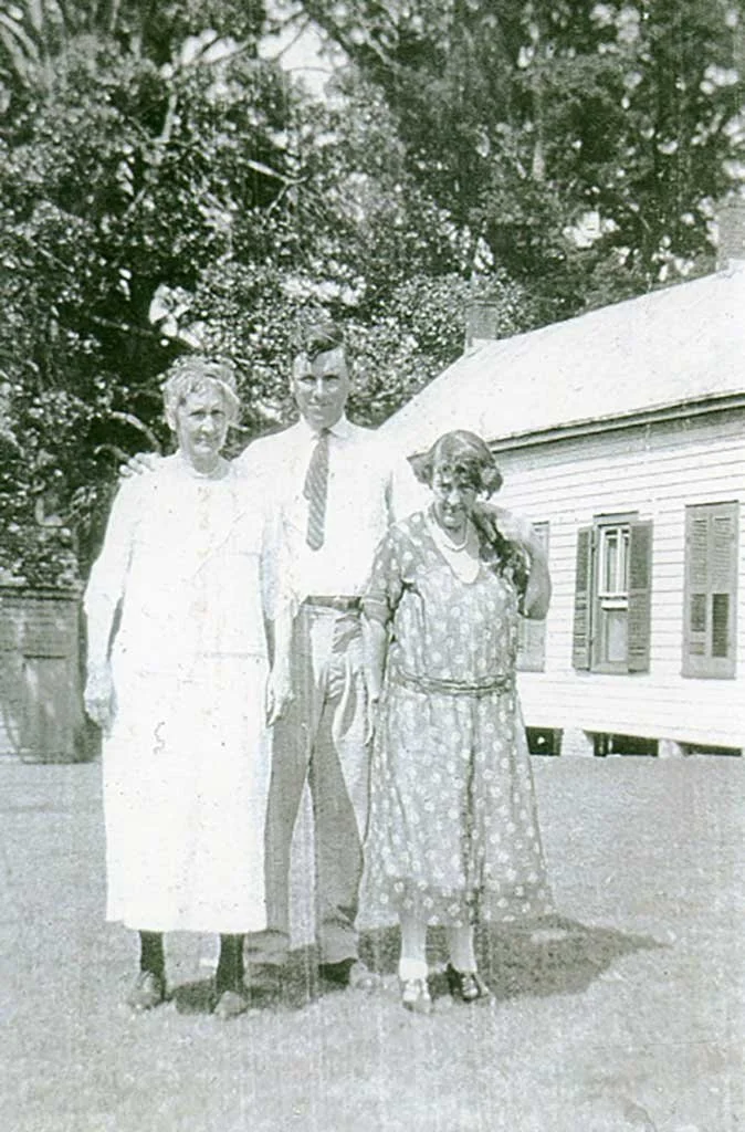  Virginia Alice Corbell Cotten, David Corbell and Claire Campbell Cotten - c1915  Leroy Pope photo 