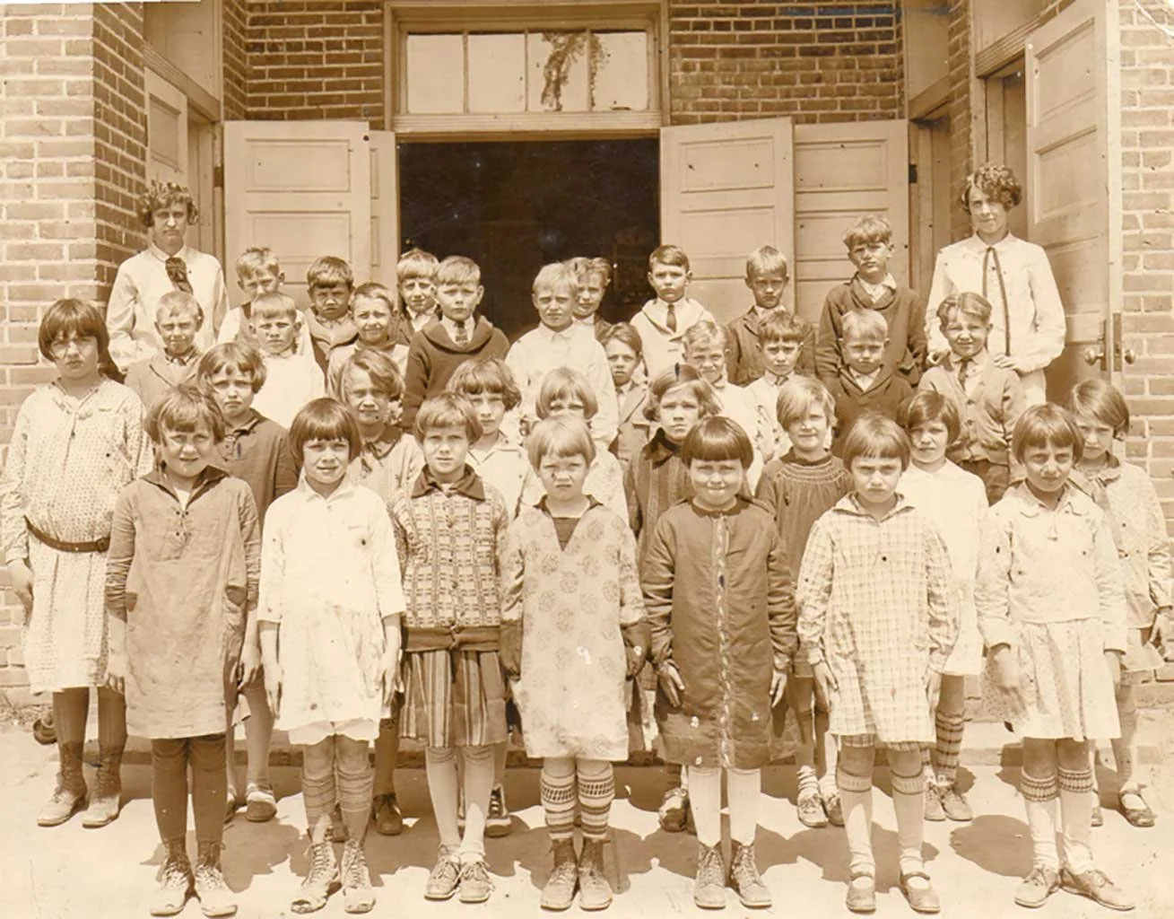  Chuckatuck grade school - c1930  Roy Pope photo 