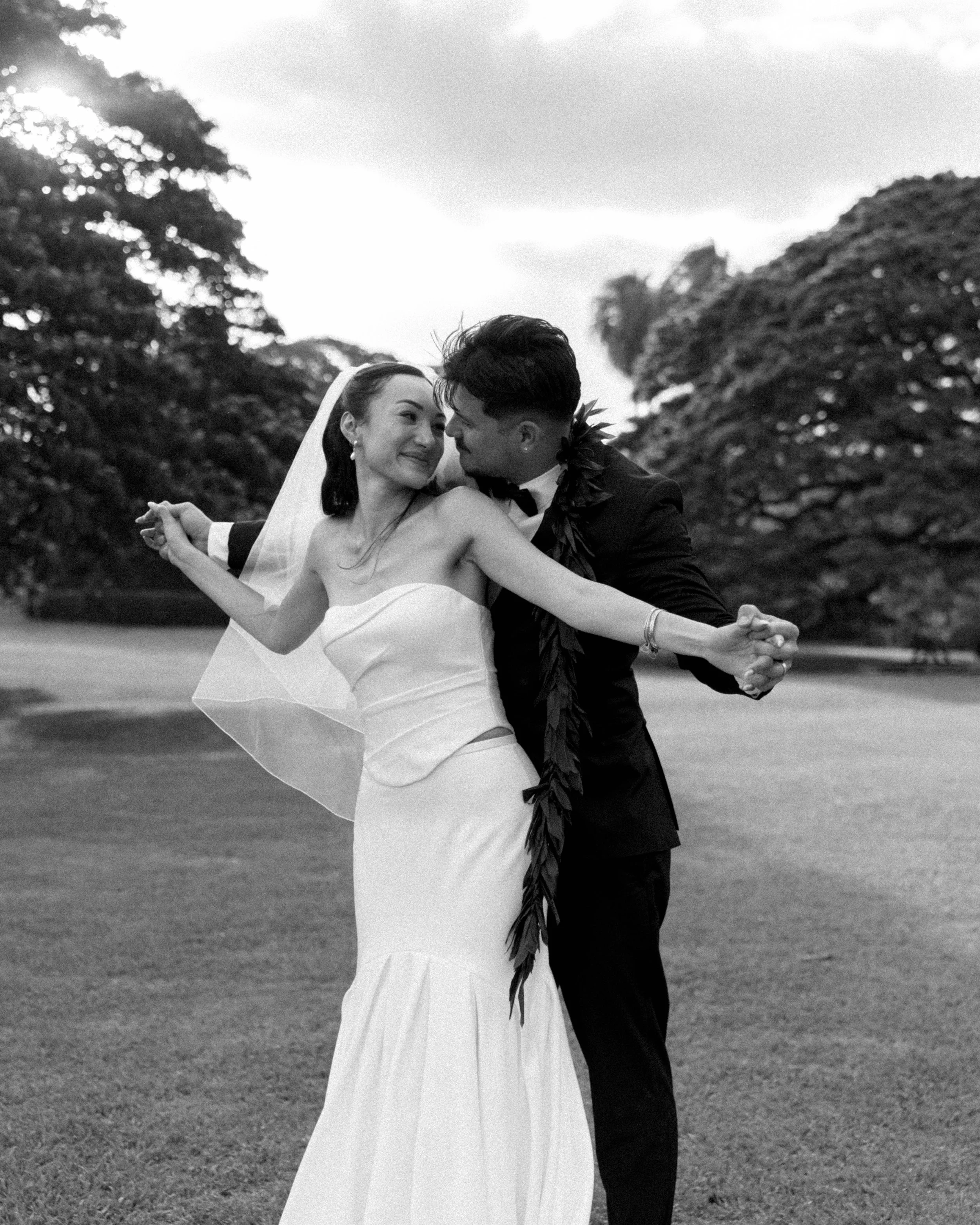 oahu wedding bride and groom hawaii Justyn Tabaniag oahu hawaii