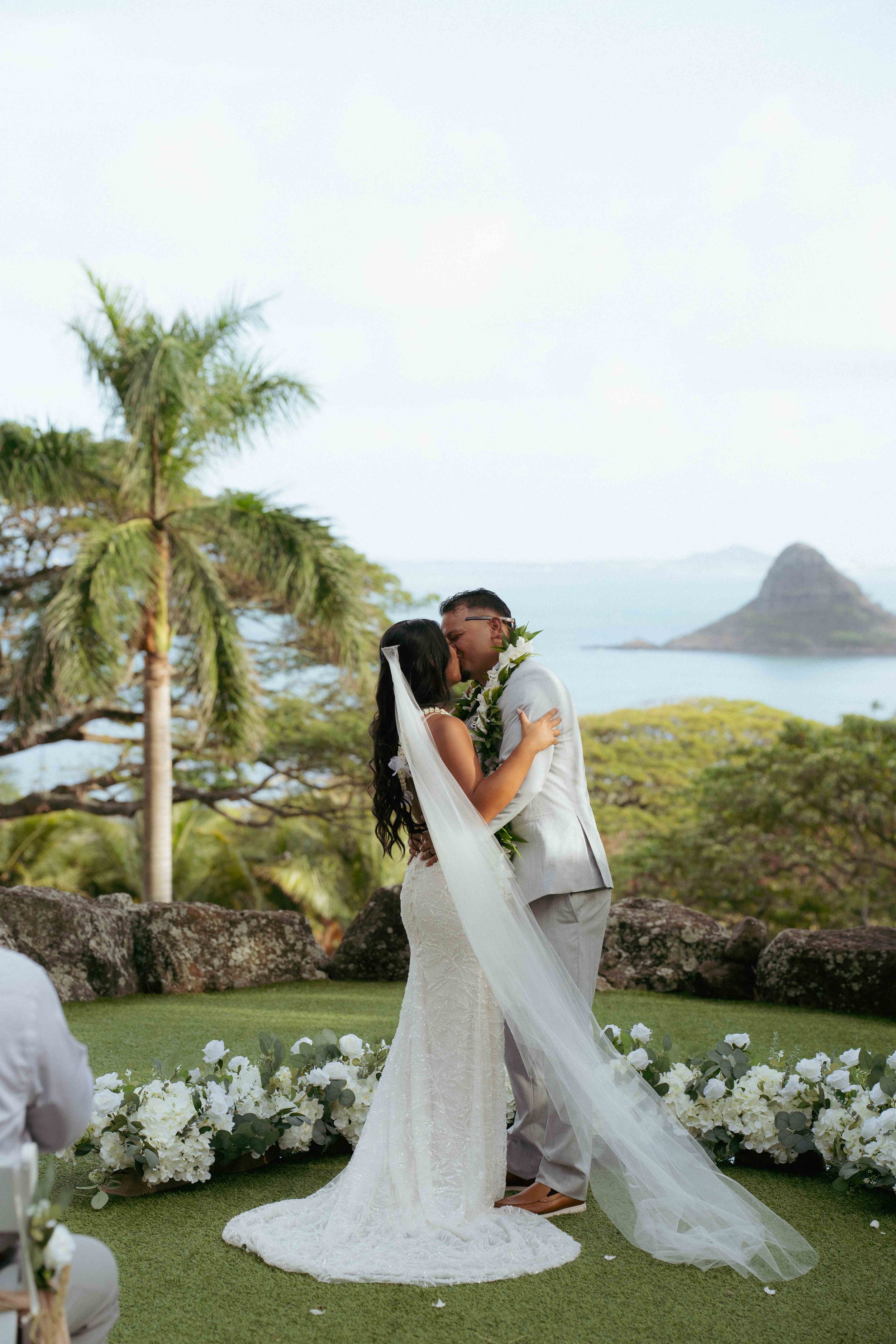 Chelsea-and-Rusty- Paliku-Gardens-Kualoa-Ranch-aloha-media-weddings-9.jpg