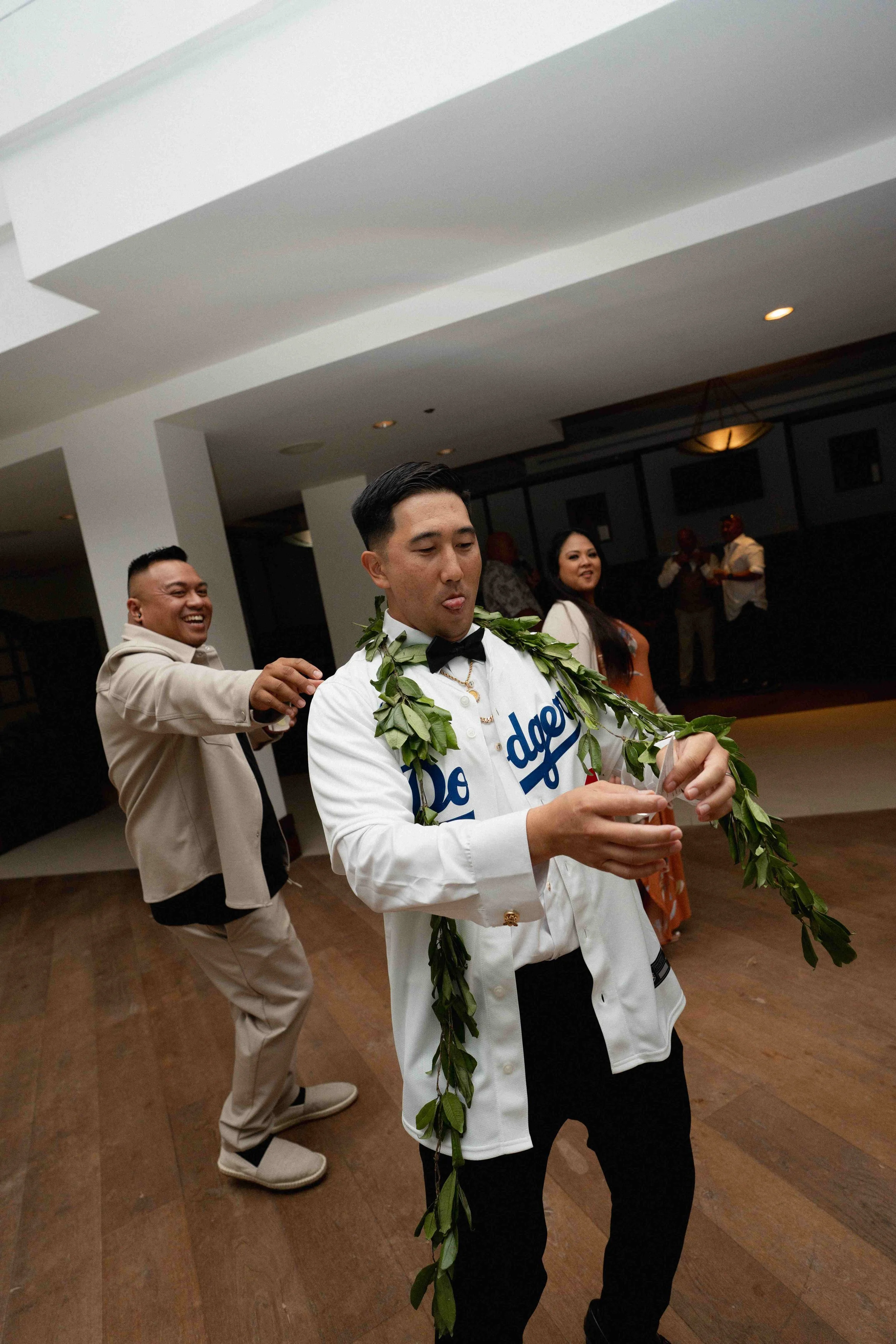 kayla-shane-the-charming-estate-kailua-oahu-wedding-aloha-media-weddings(9).jpg