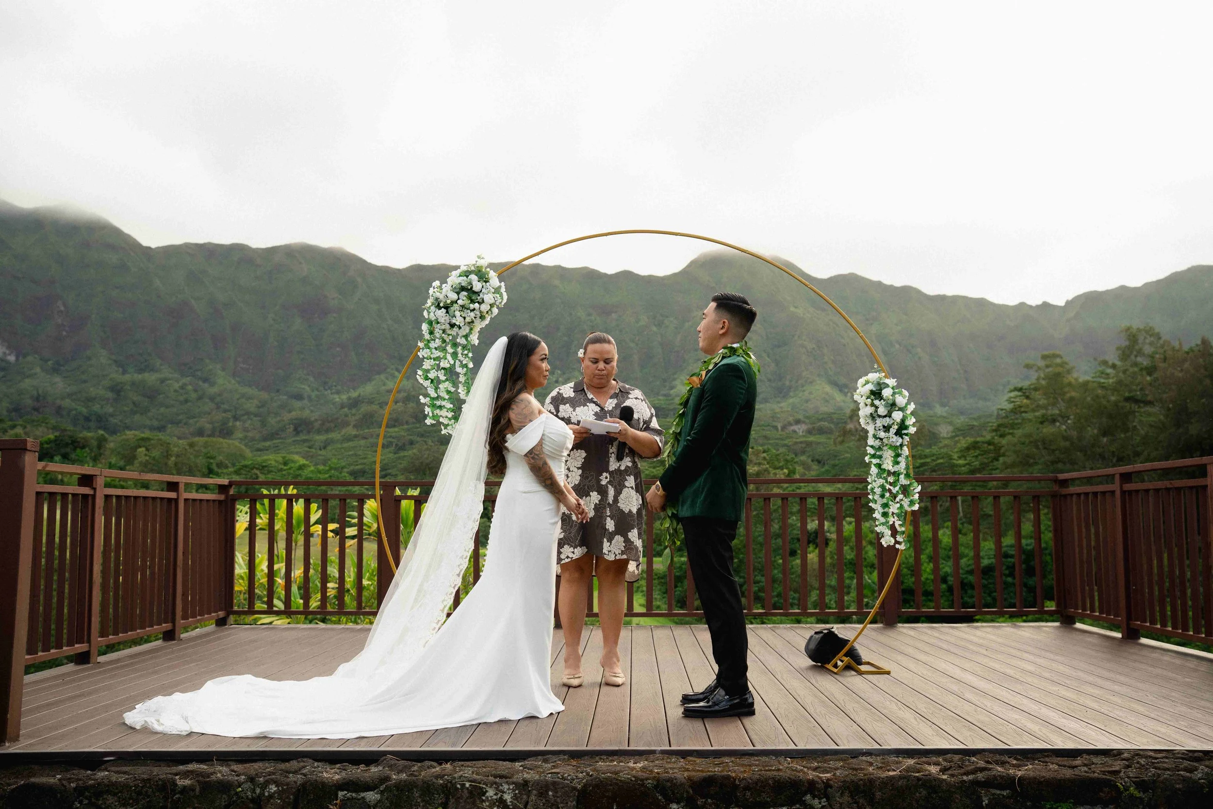 kayla-shane-the-charming-estate-kailua-oahu-wedding-aloha-media-weddings(16).jpg