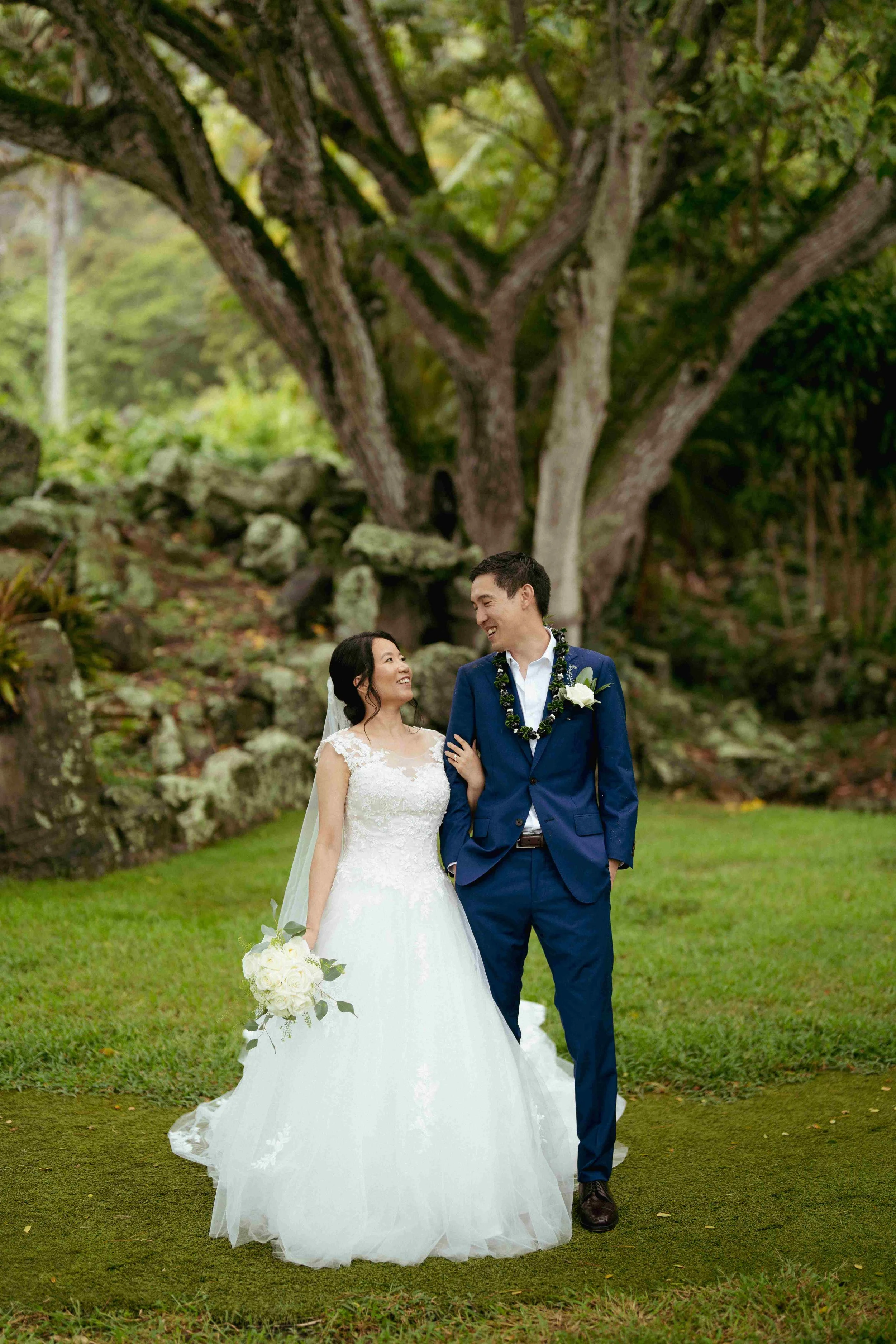 lu-michael-paliku-gardens-kualoa-ranch-oahu-wedding-aloha-media-weddings(9).jpg
