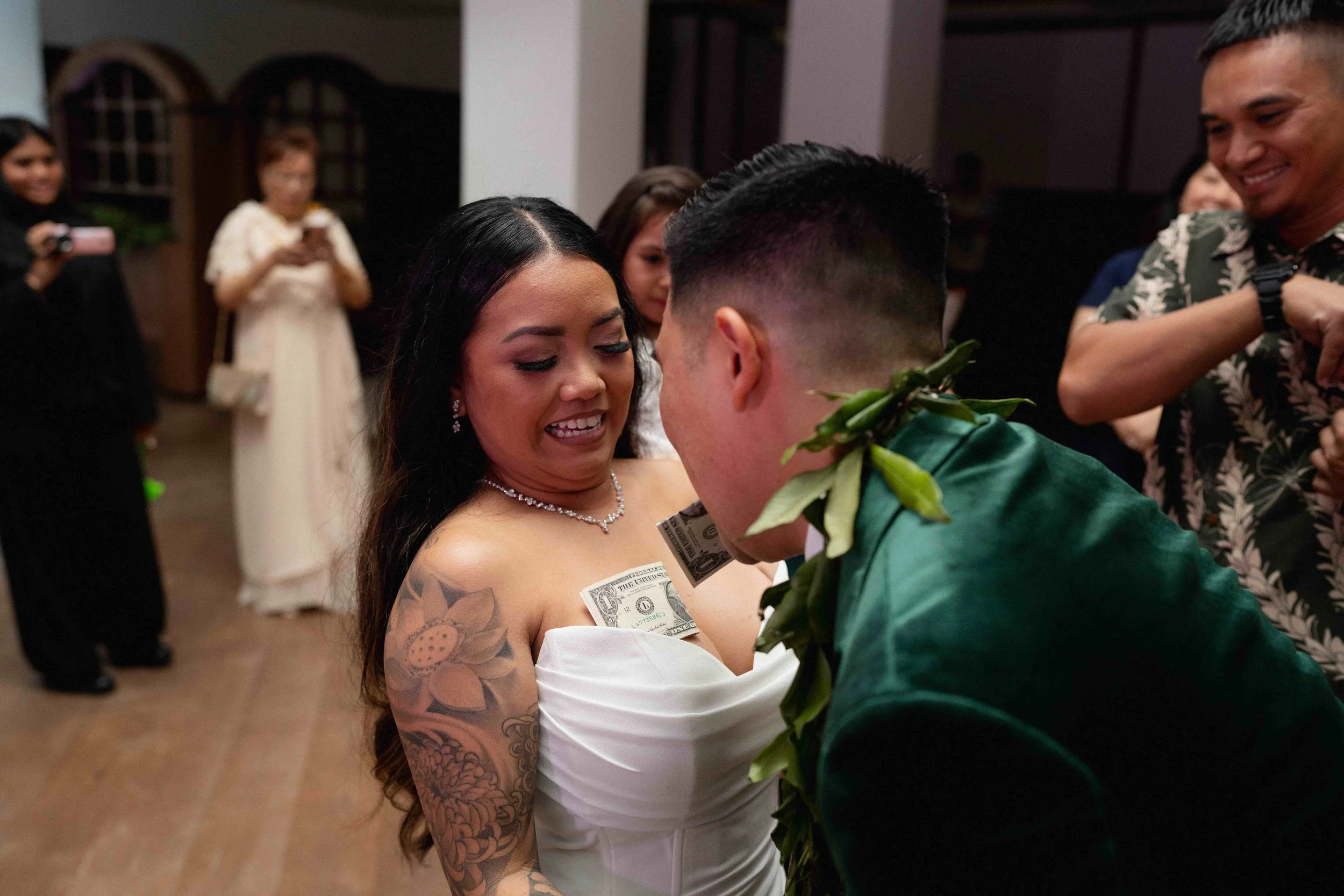 kayla-shane-the-charming-estate-kailua-oahu-wedding-aloha-media-weddings(26).jpg