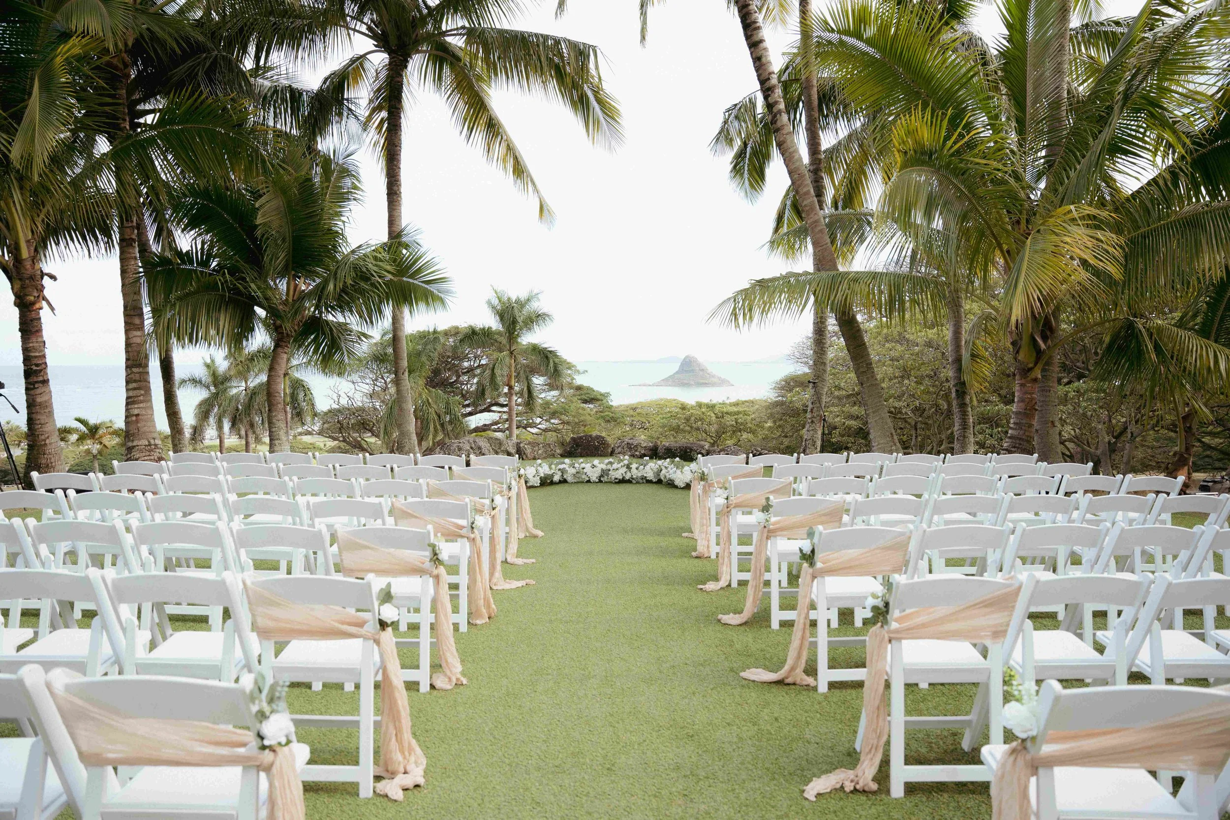 Chelsea-and-Rusty- Paliku-Gardens-Kualoa-Ranch-aloha-media-weddings-25.jpg