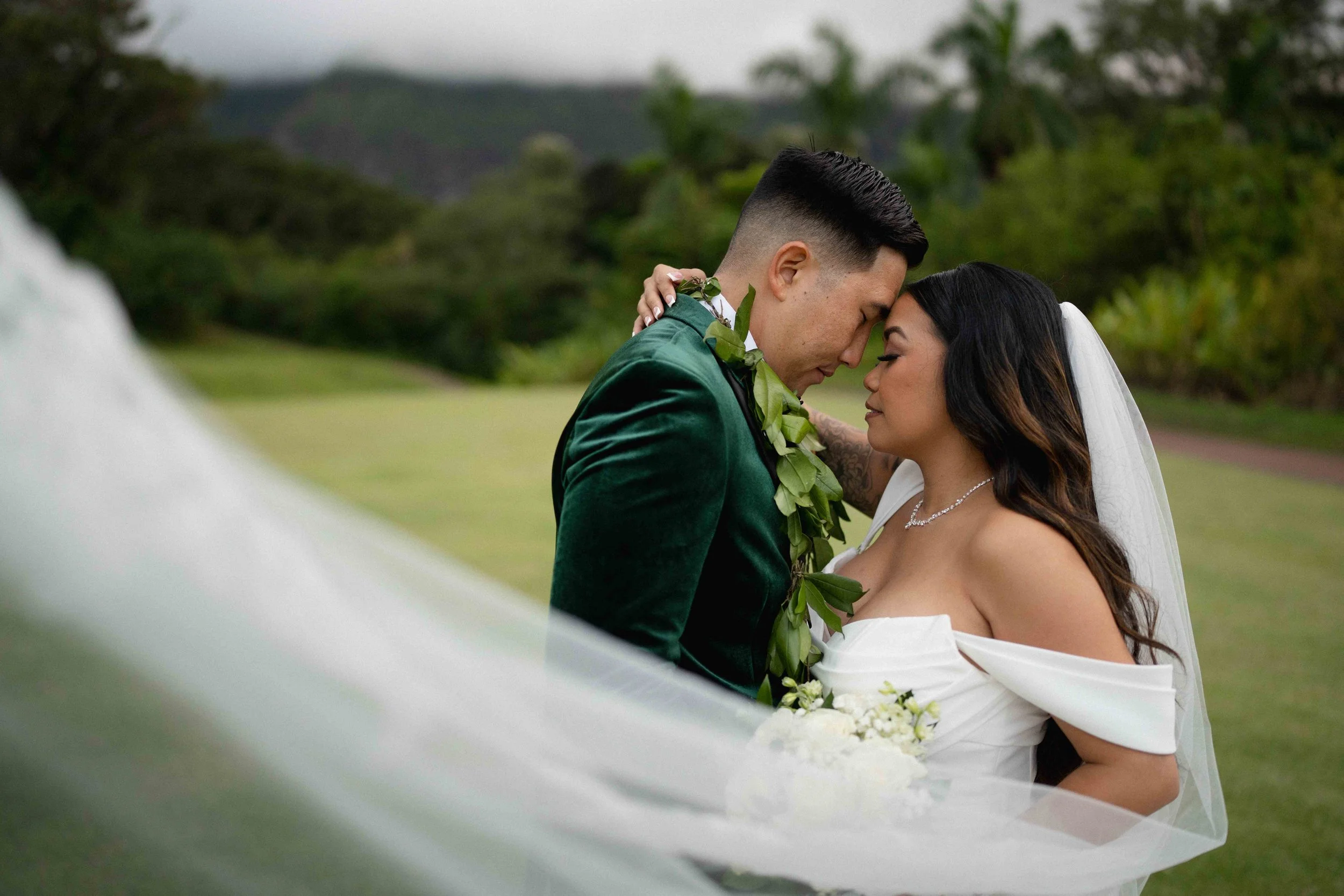 kayla-shane-the-charming-estate-kailua-oahu-wedding-aloha-media-weddings(20).jpg